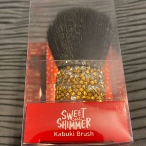 Kabuki brush